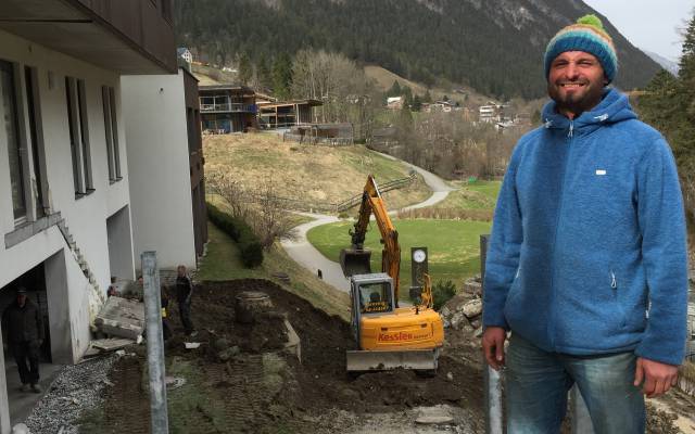 Der Chef freut sich über den Baustart - Hotel Sarotla